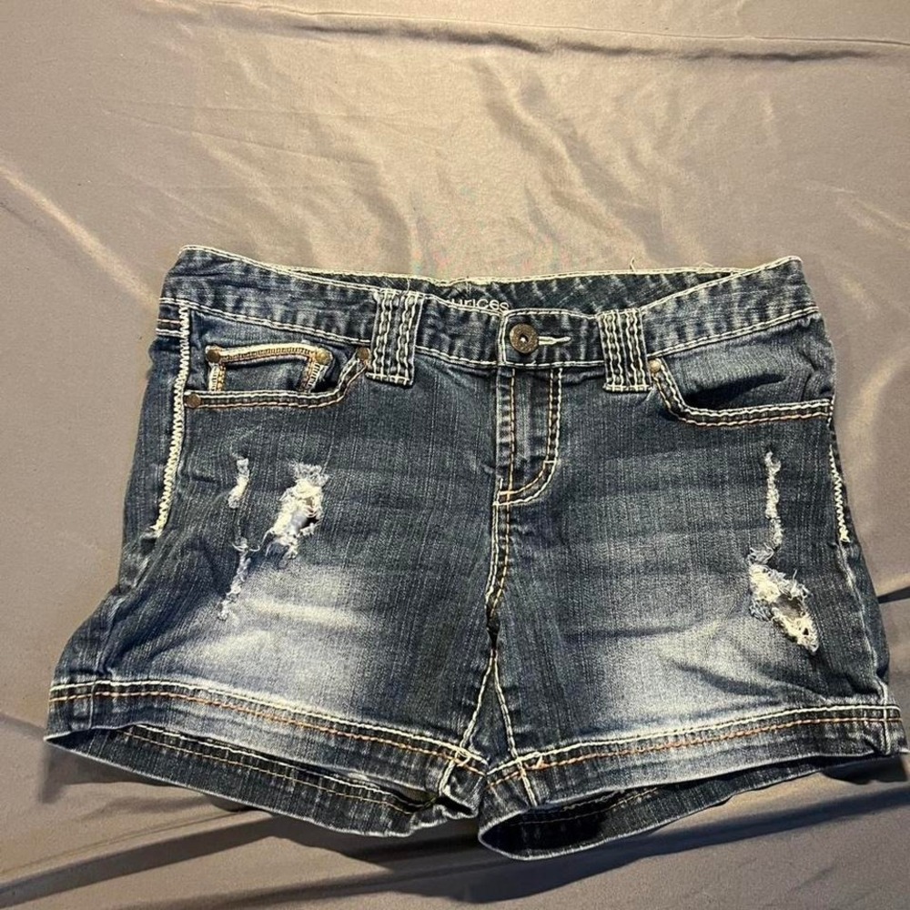 Maurices Womens Distressed Denim Shorts Dark Wash Blue Size 7/8 Contrast Stitch